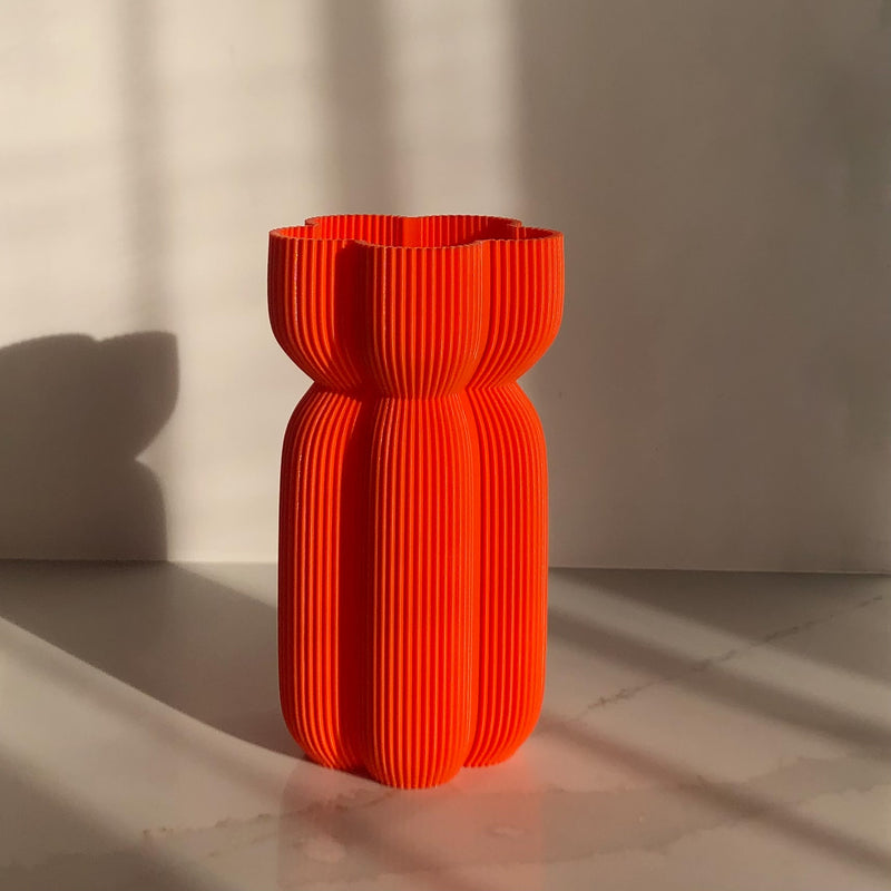 CARIBE VASE – A Fusion of Sensuality and Sophistication