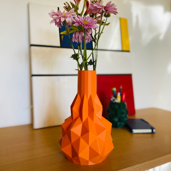 POLY VASE: A Sculptural Masterpiece for Modern Spaces