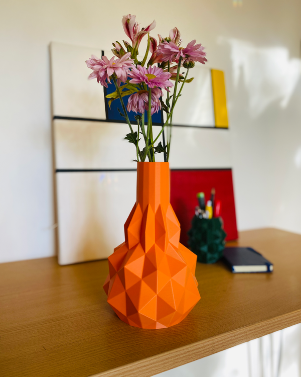 POLY VASE: A Sculptural Masterpiece for Modern Spaces