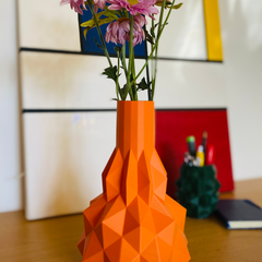 POLY VASE: A Sculptural Masterpiece for Modern Spaces