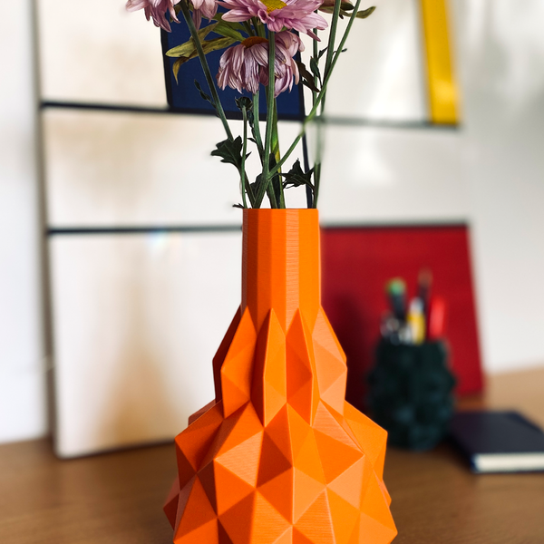 POLY VASE: A Sculptural Masterpiece for Modern Spaces