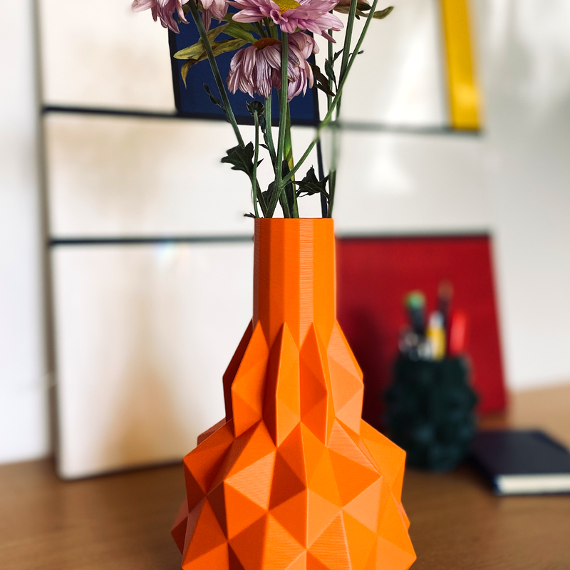 POLY VASE: A Sculptural Masterpiece for Modern Spaces