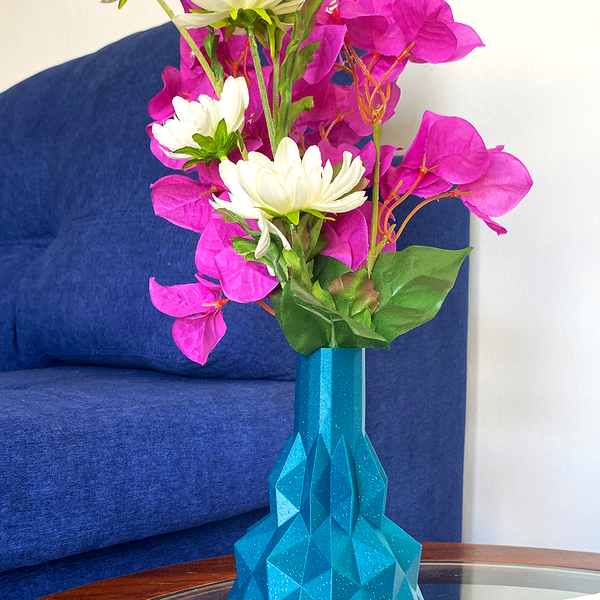 POLY VASE: A Sculptural Masterpiece for Modern Spaces